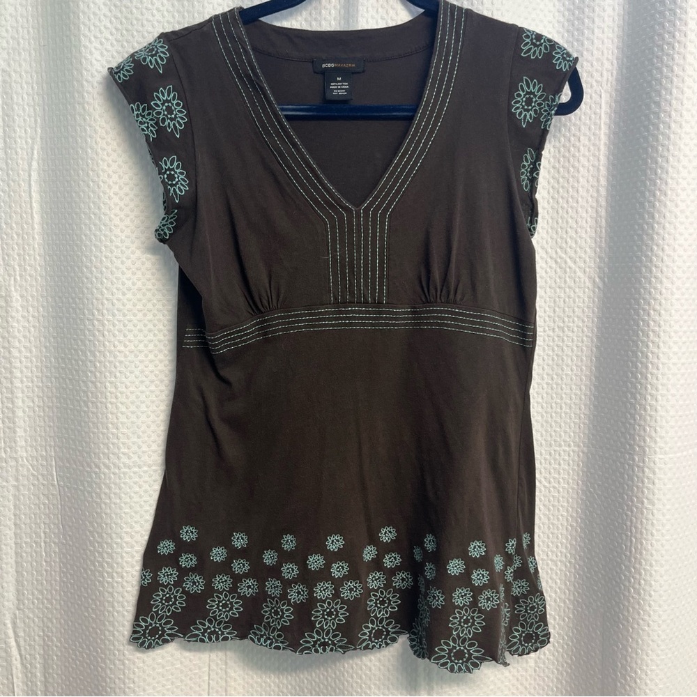 BCBGMAXAZRIA Brown Cotton V-Neck Top Blue Floral Embroidery M